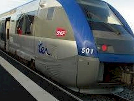 Un T.E.R  à la gare de Bréauté Beuzeville